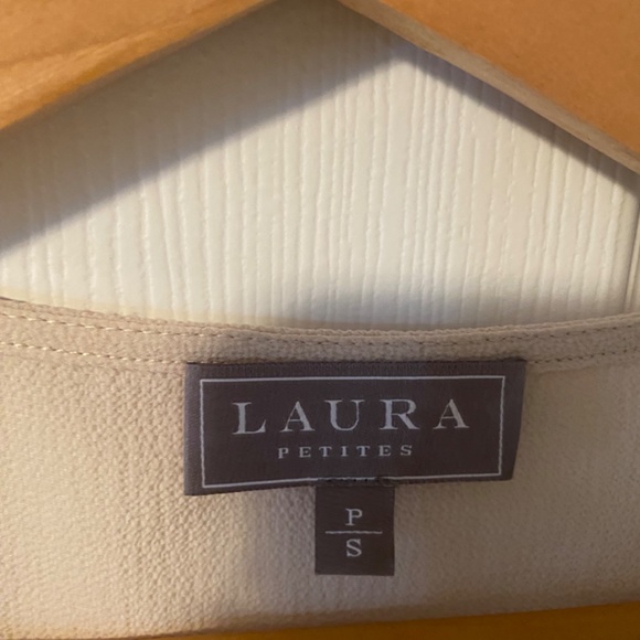 LAURA - Picture 3 of 6